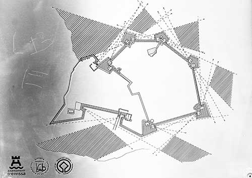 Der Grundriss zeigt anschaulich, welche Schusswinkel die Geschütze der Festung abdecken konnten und wie mittels vorgelagerter Bastionen tote Winkel vermieden und Feinde auf Distanz gehalten wurden